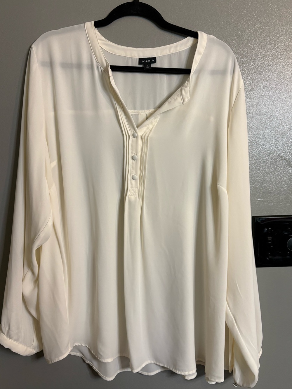 Torrid Cream Button-Front Long Sleeve Blouse size 3